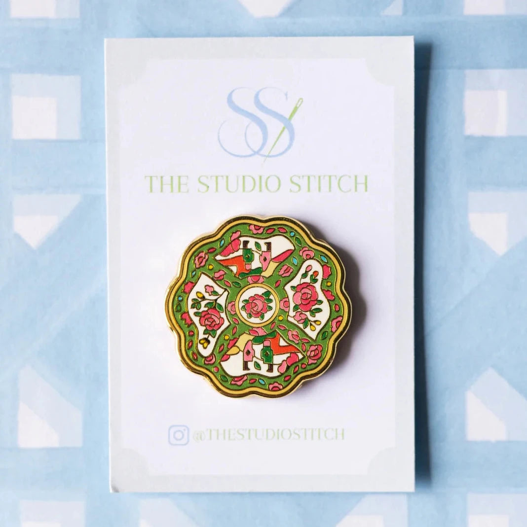Scalloped Rose Medallion Plate Needle Minder