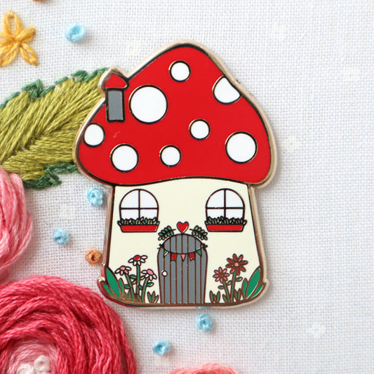 Woodland Mushroom House Needle Minder