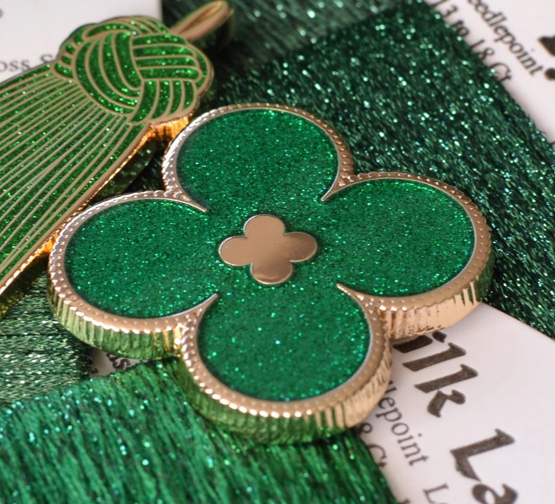 Green Glitter Clover Needle Minder