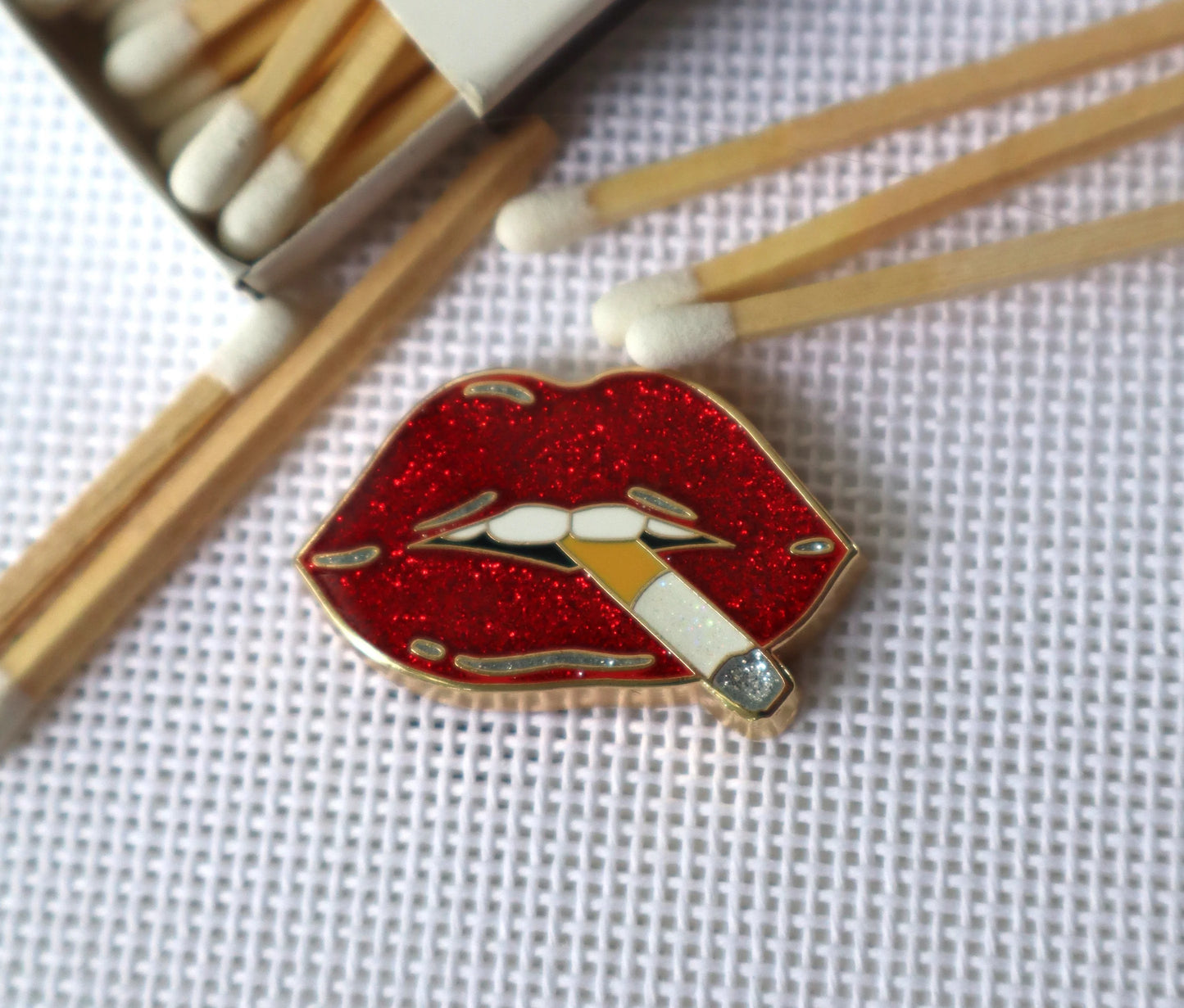 Hot Lips Cigarette Needle Minder