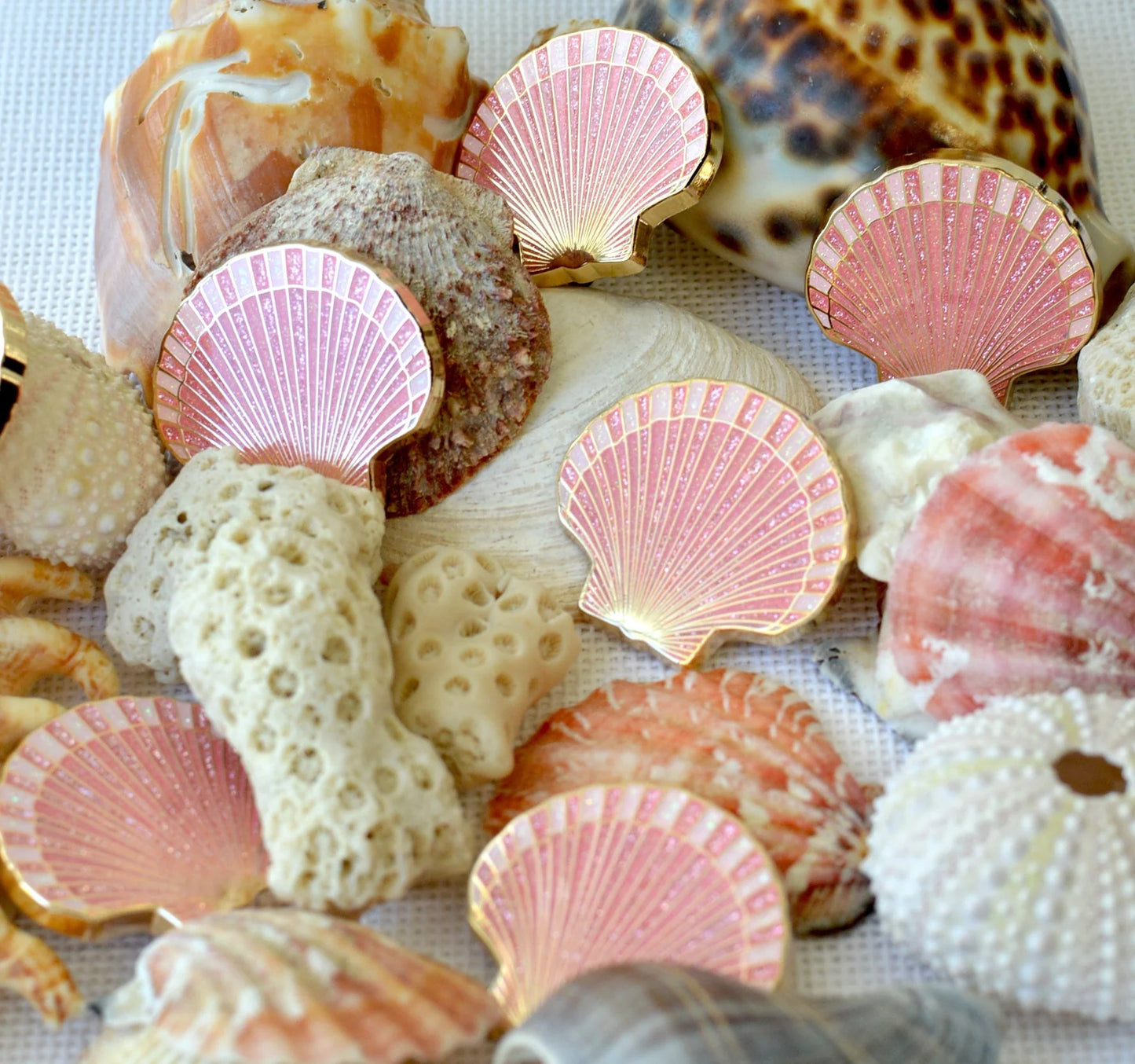 Pink Glitter Scallop Shell Needle Minder